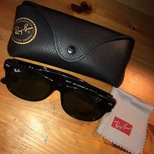 RayBan authentic new wayfarer bla sunglasses